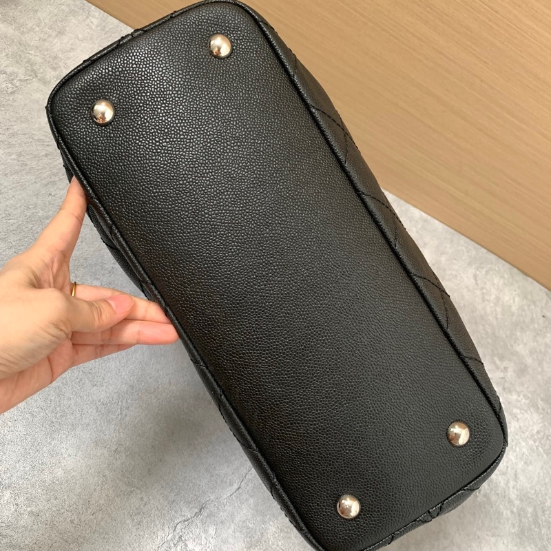 Chanel黑銀浮雕牛皮托特包-4