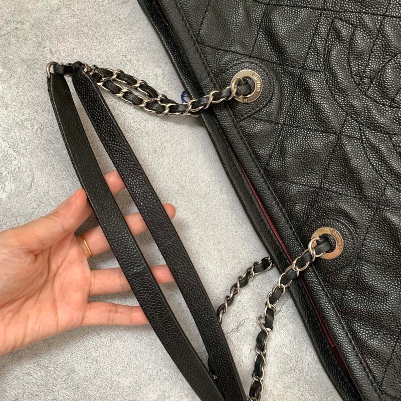 Chanel黑銀浮雕牛皮托特包-5