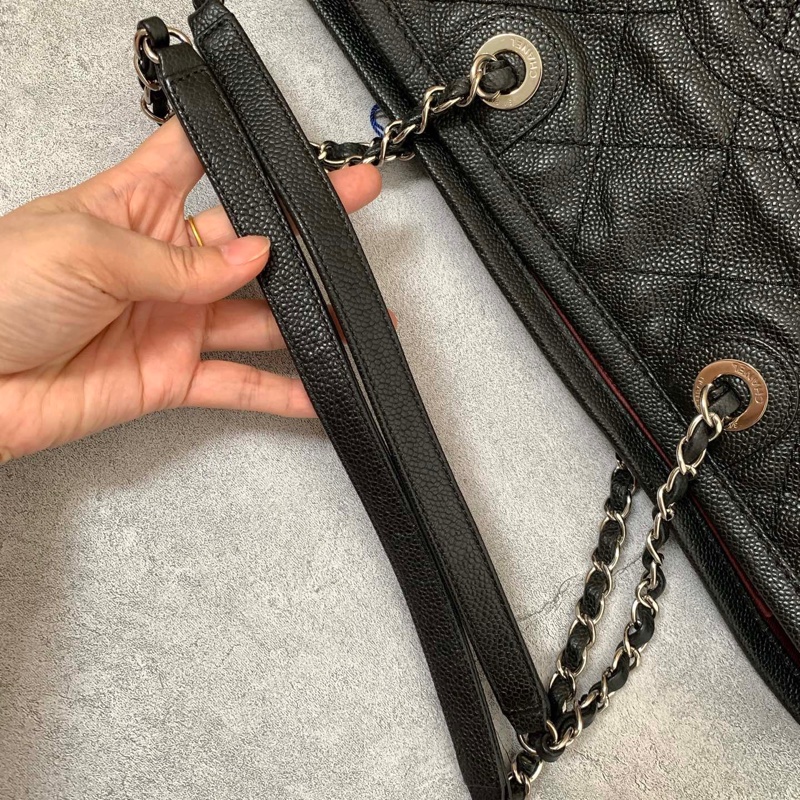 Chanel黑銀浮雕牛皮托特包-6