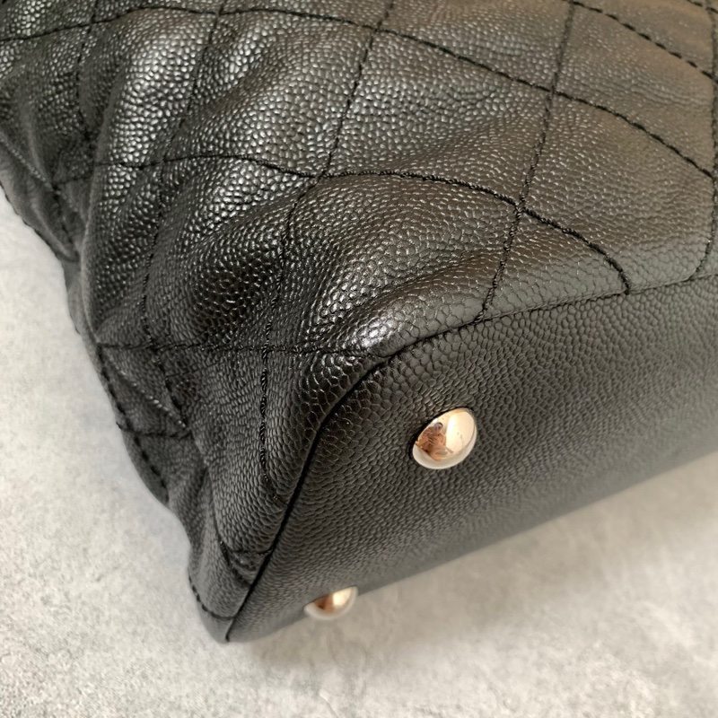 Chanel黑銀浮雕牛皮托特包-8