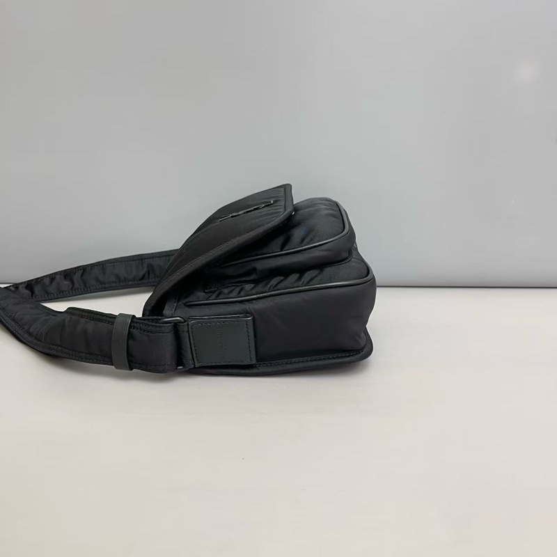 YSL聖羅蘭Niki黑色尼龍郵差包 尺寸約21×15 附件 塵袋-5