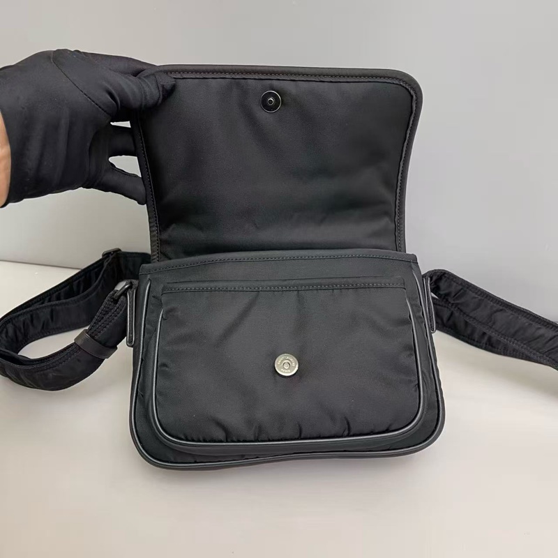 YSL聖羅蘭Niki黑色尼龍郵差包 尺寸約21×15 附件 塵袋-7