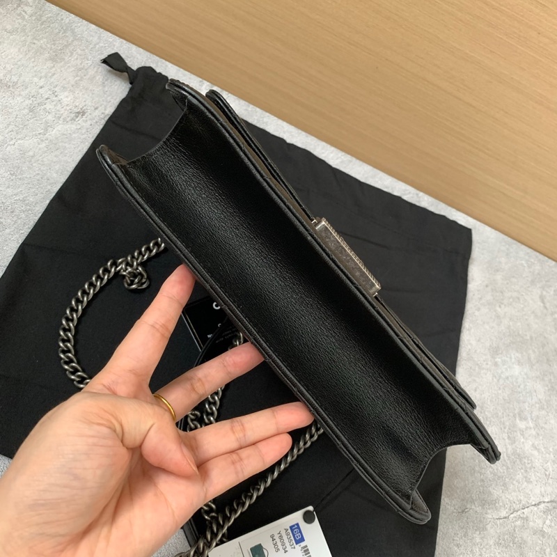 Chanel黑銀郵差包-3