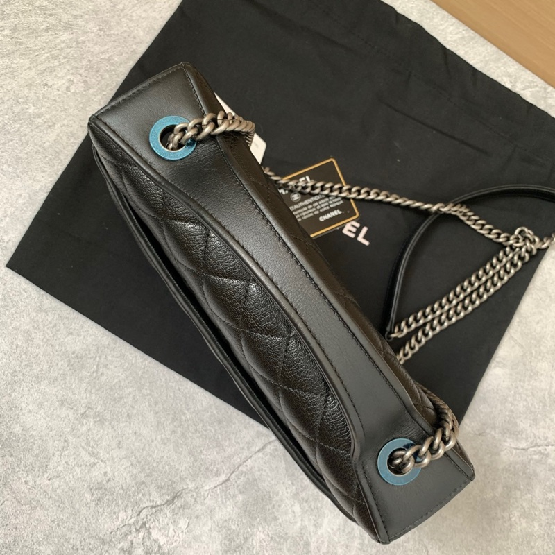 Chanel黑銀郵差包-4