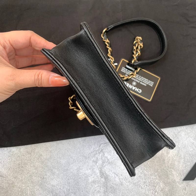 Chanel黑金羊皮珍珠包-4