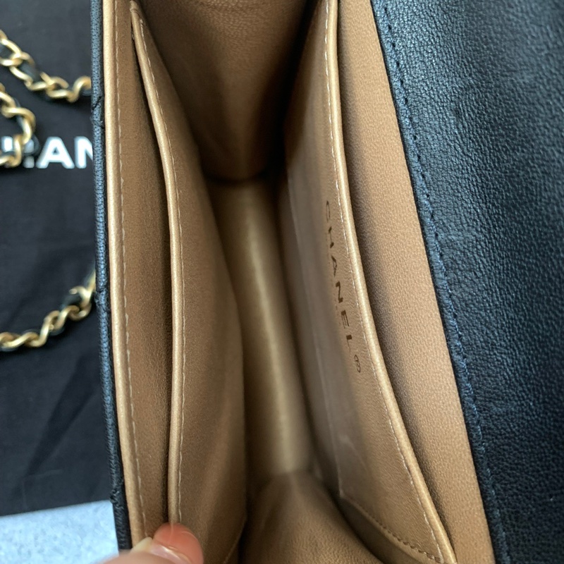 Chanel黑金羊皮珍珠包-8