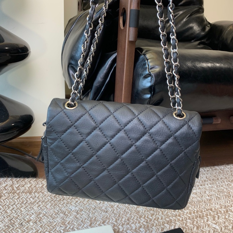 Chanel黑銀Easy Flap-4