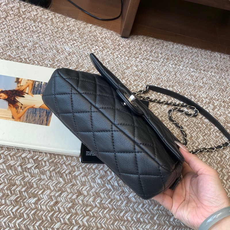 Chanel黑銀Easy Flap-6