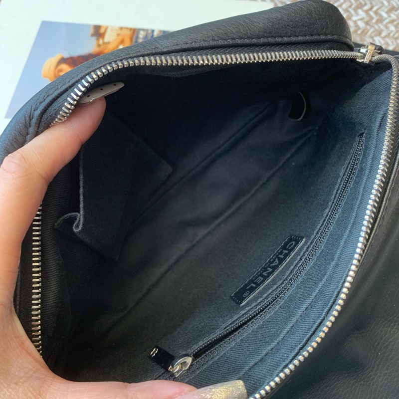 Chanel黑銀Easy Flap-8