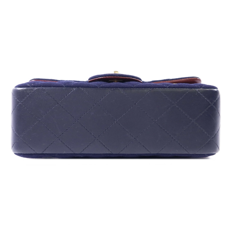 CHANEL 羊毛Paris Hamburg Charms Mini Flap Bag金扣鏈帶肩背袋-3