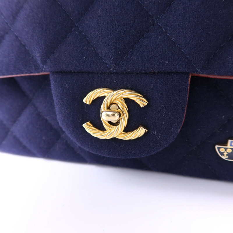 CHANEL 羊毛Paris Hamburg Charms Mini Flap Bag金扣鏈帶肩背袋-10