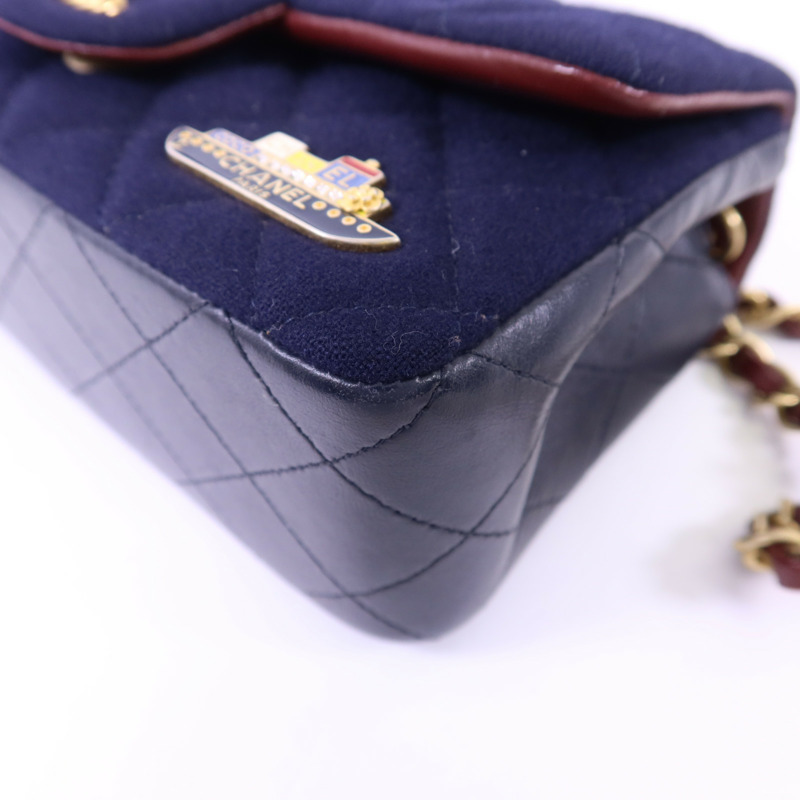 CHANEL 羊毛Paris Hamburg Charms Mini Flap Bag金扣鏈帶肩背袋-13