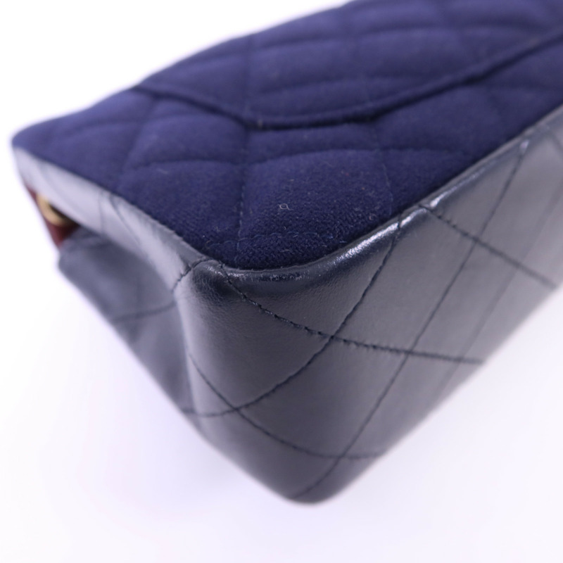 CHANEL 羊毛Paris Hamburg Charms Mini Flap Bag金扣鏈帶肩背袋-16