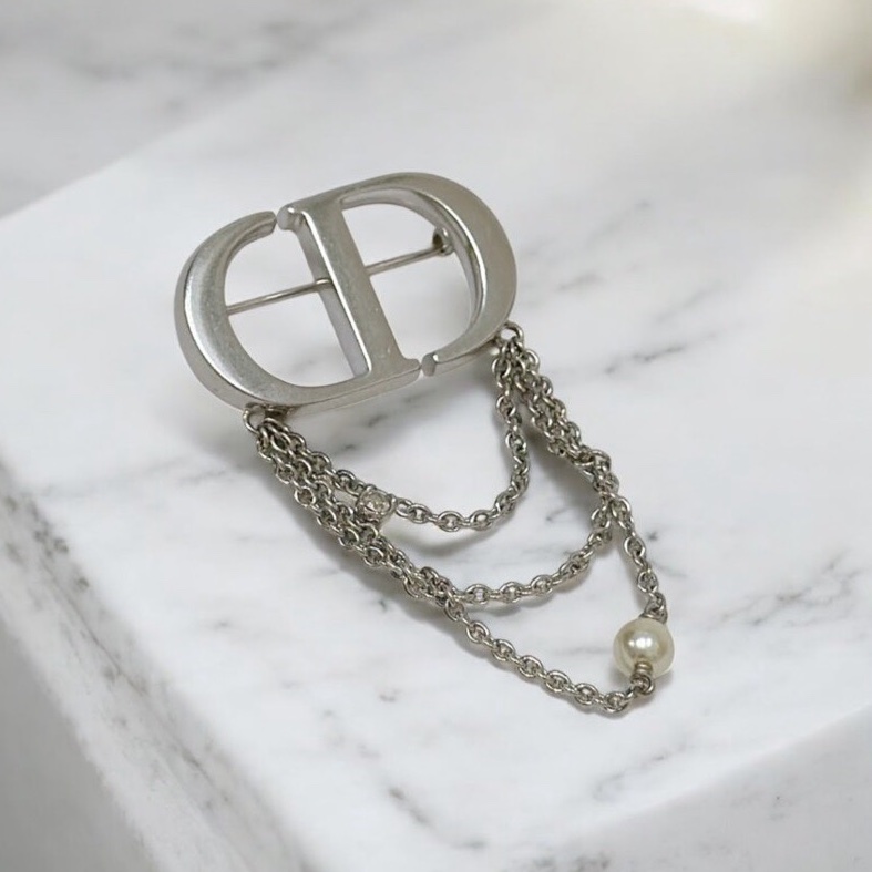 莉亞精品♡ Dior 銀色胸針 二手美品-1