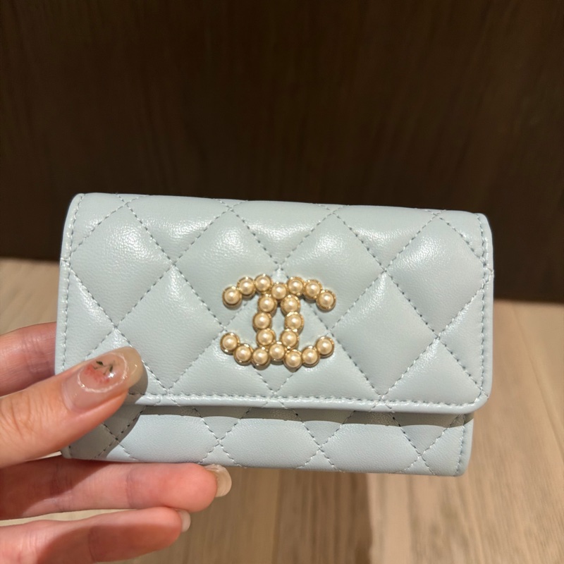 Chanel 季節款珍珠卡包-5