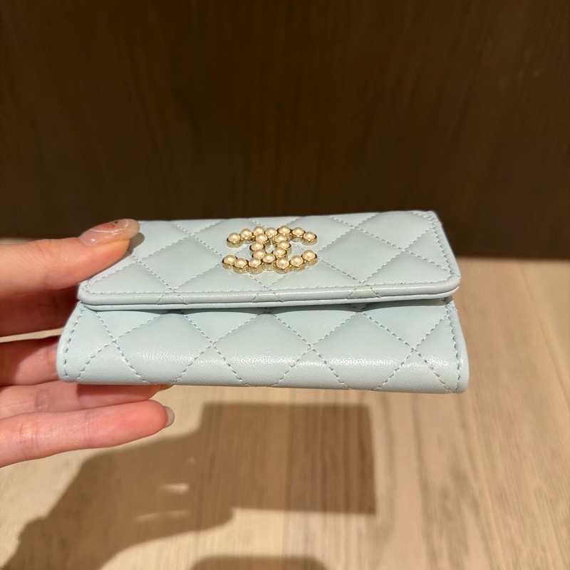 Chanel 季節款珍珠卡包-14