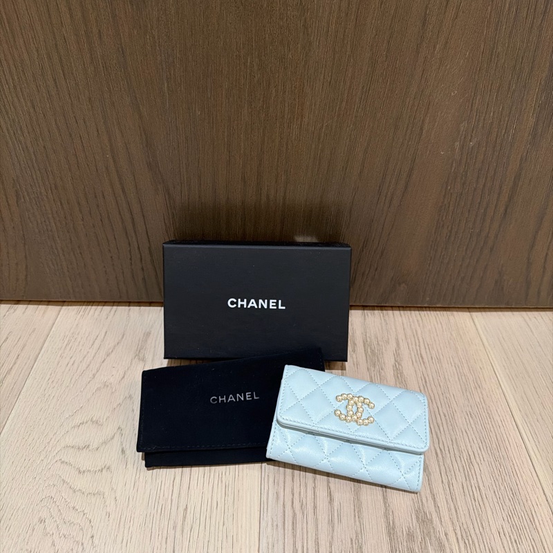 Chanel 季節款珍珠卡包-18