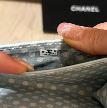 Chanel 季節款珍珠卡包-19