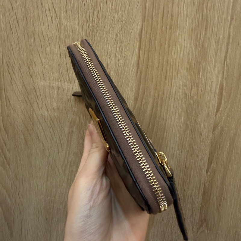 Fendi 棕牛皮浮雕Logo FF金釦拉鏈短夾-4