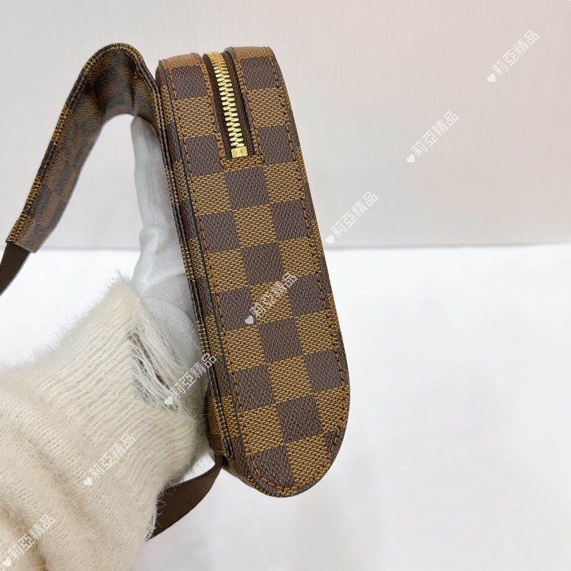 莉亞精品♡ Lv 棋盤格胸包 二手美品-5