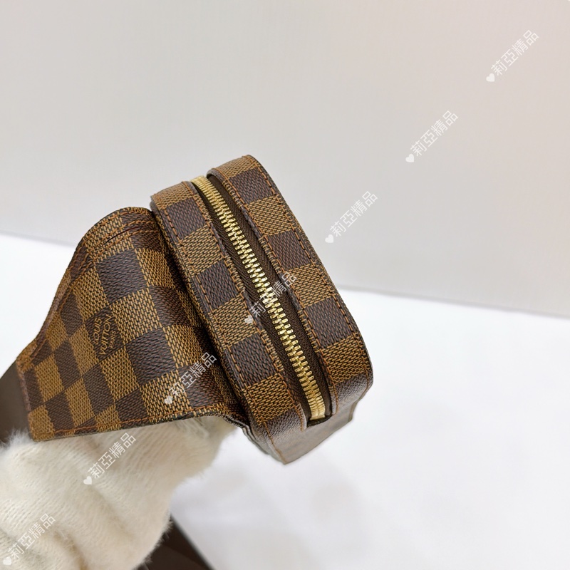 莉亞精品♡ Lv 棋盤格胸包 二手美品-6