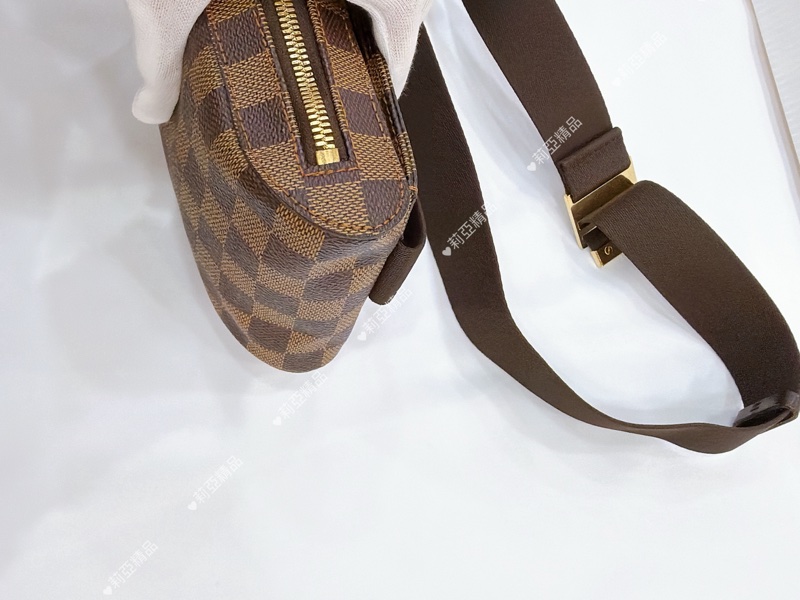 莉亞精品♡ Lv 棋盤格胸包 二手美品-8