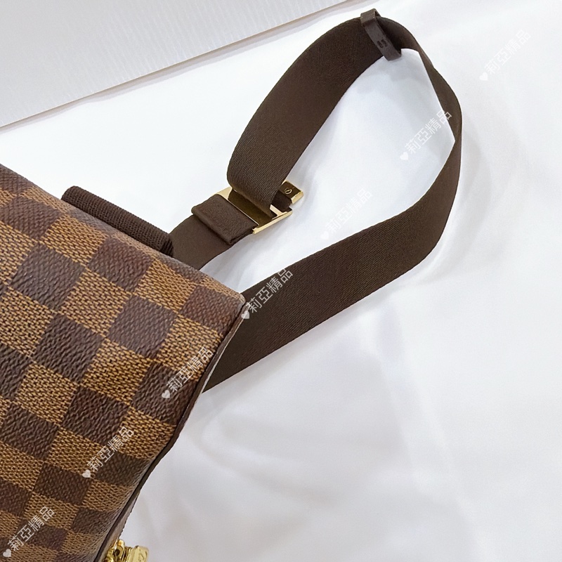 莉亞精品♡ Lv 棋盤格胸包 二手美品-9