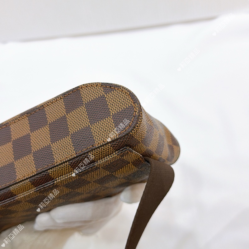 莉亞精品♡ Lv 棋盤格胸包 二手美品-10