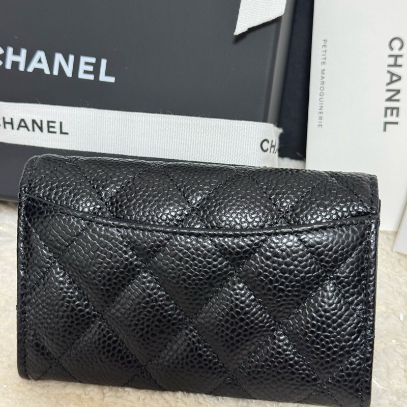 全新全配Chanel 黑金荔枝皮 經典口蓋卡片夾 / 零錢包-9
