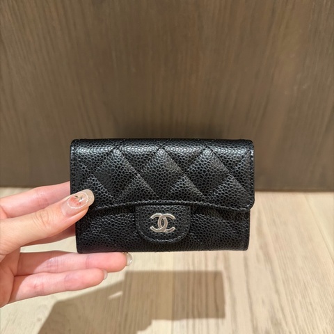 Chanel 黑色荔枝皮銀扣卡包
