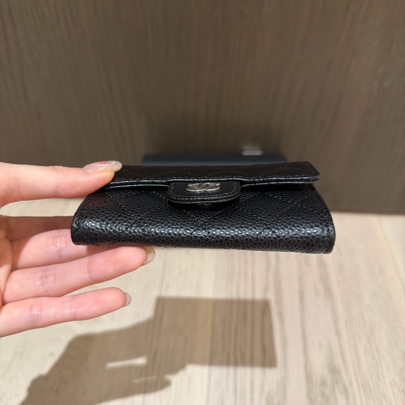Chanel 黑色荔枝皮銀扣卡包-1