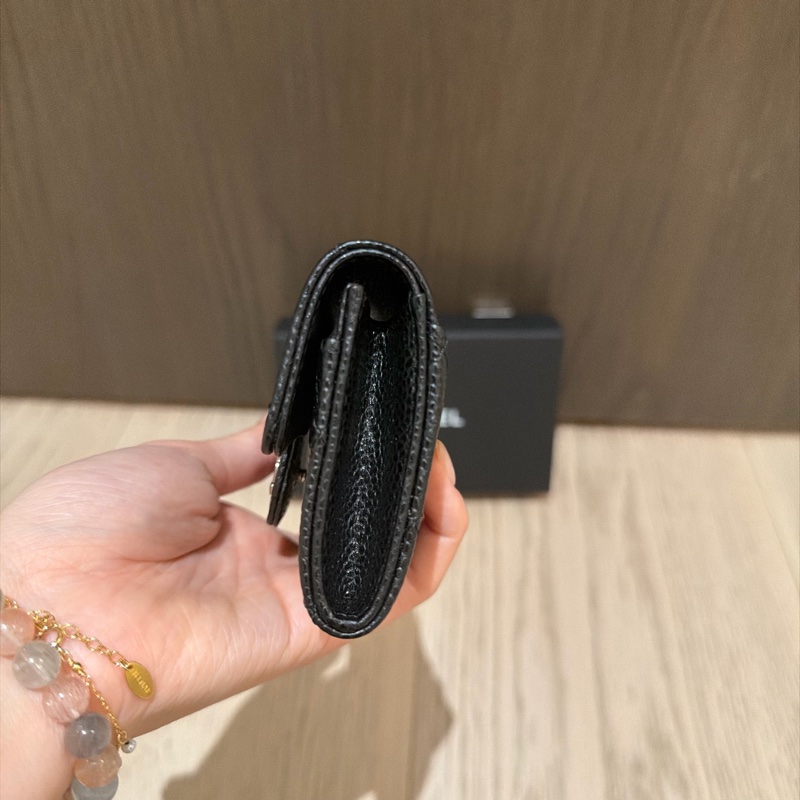 Chanel 黑色荔枝皮銀扣卡包-2
