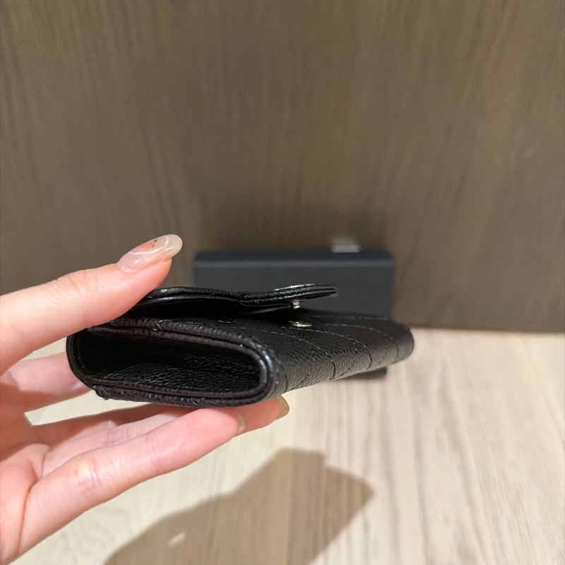 Chanel 黑色荔枝皮銀扣卡包-5
