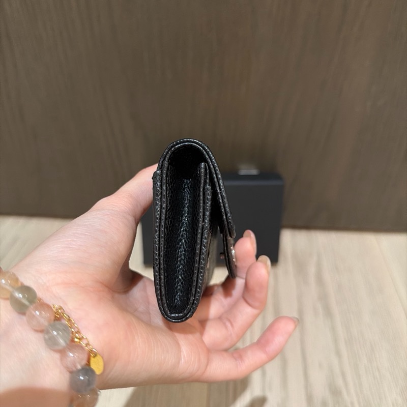 Chanel 黑色荔枝皮銀扣卡包-10