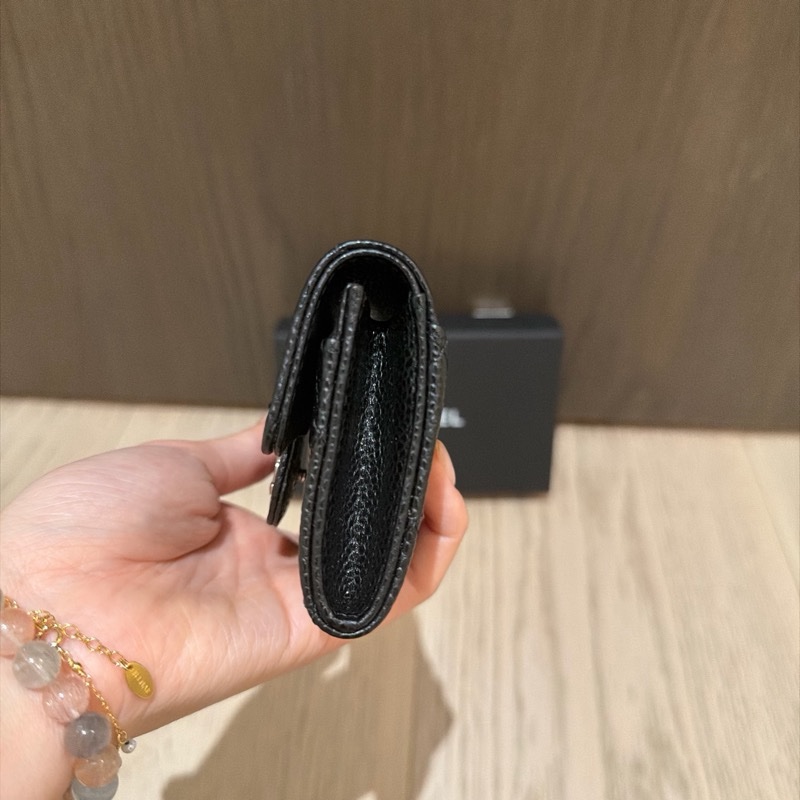 Chanel 黑色荔枝皮銀扣卡包-11