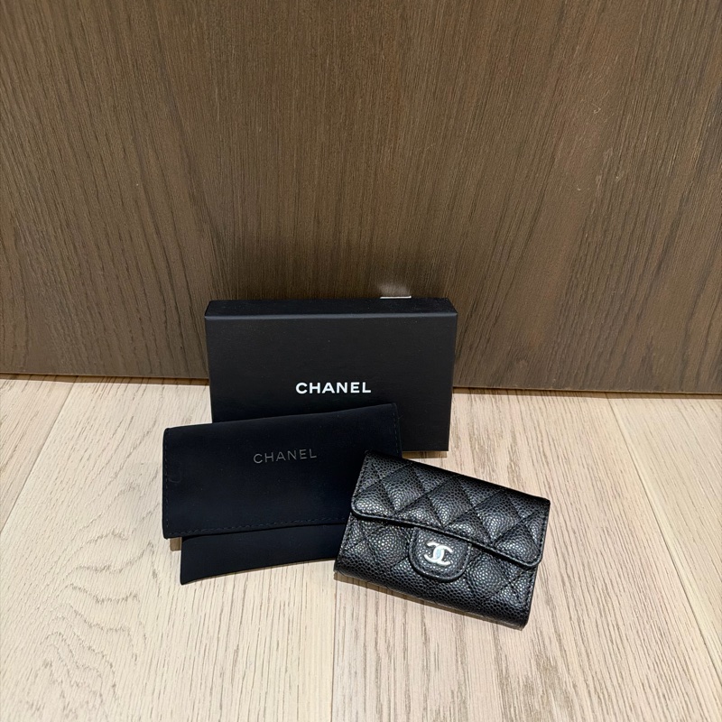 Chanel 黑色荔枝皮銀扣卡包-15