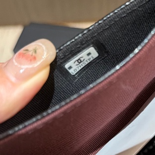 Chanel 黑色荔枝皮銀扣卡包-16