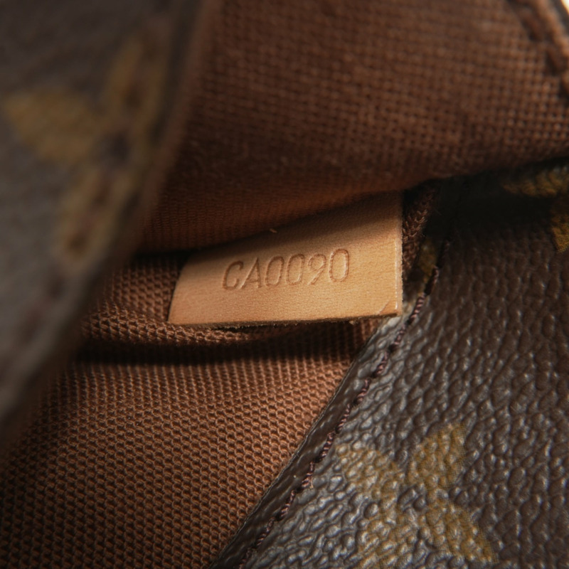 路易威登 Monogram Pochette Ganju 單肩包，棕色，2000 年-9