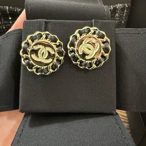 💖Chanel 皮穿鍊 新款 圓耳環 25C💖 全新