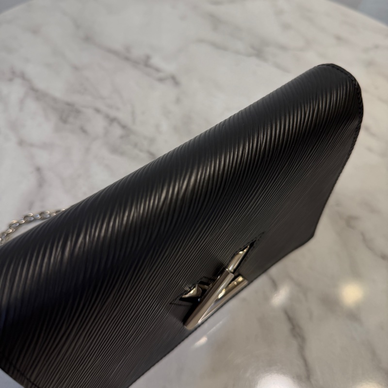 LV 黑Epi牛皮銀釦Twist WOC M68560-4