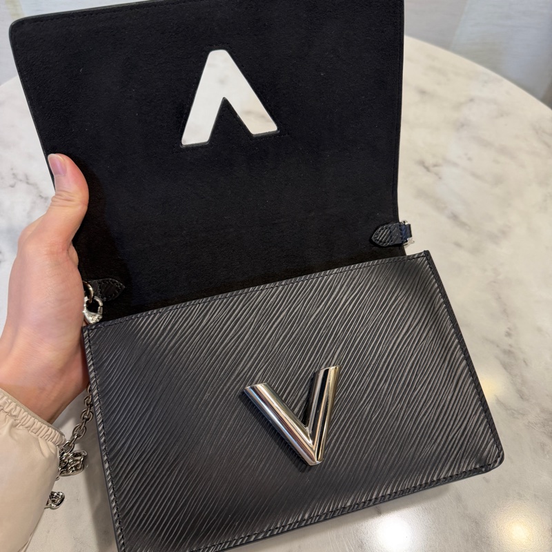 LV 黑Epi牛皮銀釦Twist WOC M68560-6