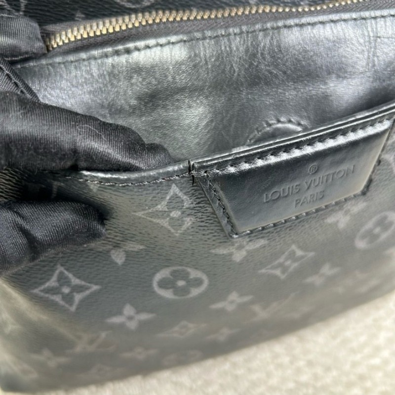 ZZZ LV路易威登 Discovery阿波羅黑花雙肩包 男女同款 萬年不過時 通勤休閒皆可 容量大 超實用-17