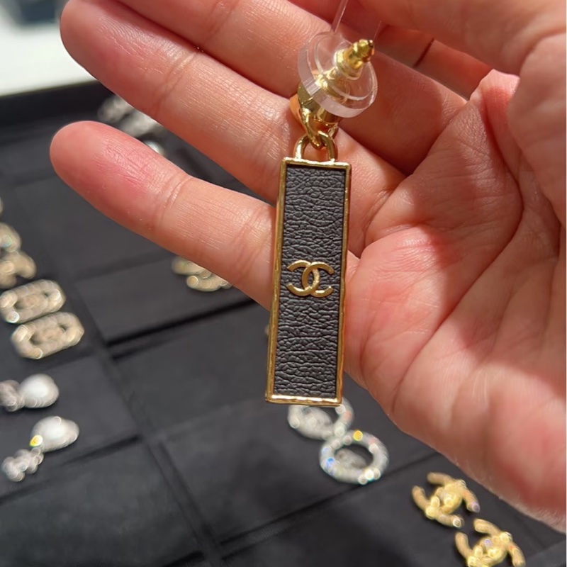 Chanel AB款水鑽字母耳環-4