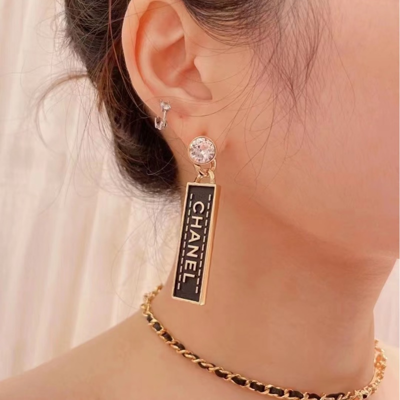Chanel AB款水鑽字母耳環-5