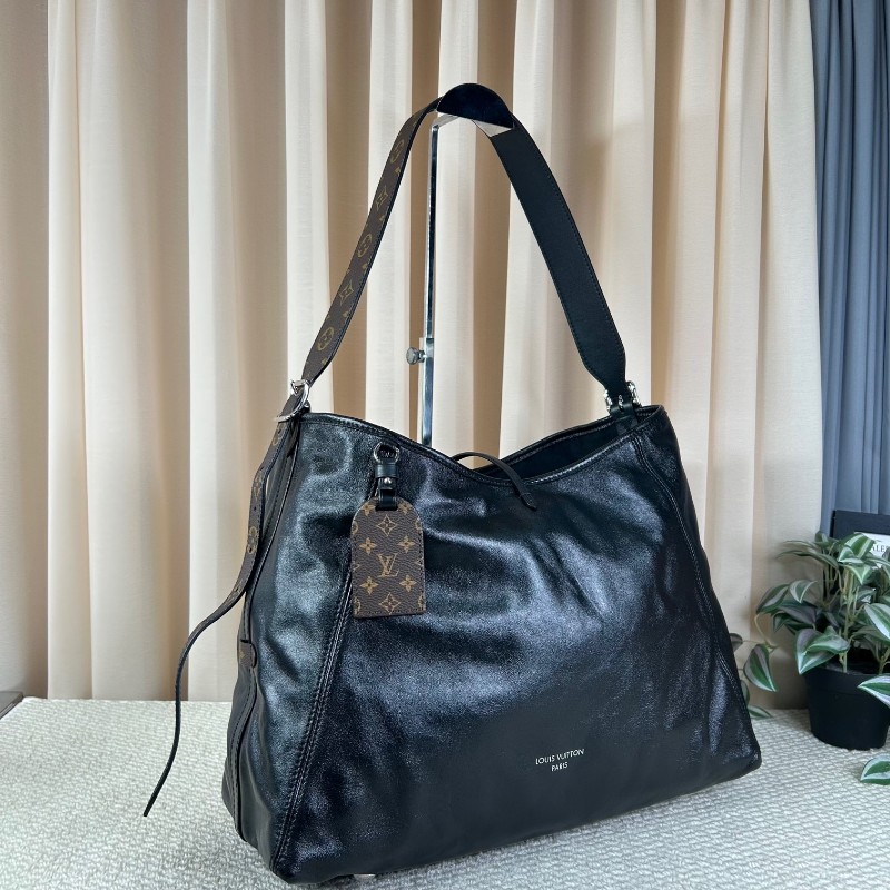 ghh bj ZZZ LV路易威登 carryall cargo黑武士單肩斜挎包 有子包 超颯超大容量 軟塌塌的小羊皮剛好鬆弛感拉滿 酷girl的夢中情包 簡約大氣高級感-2