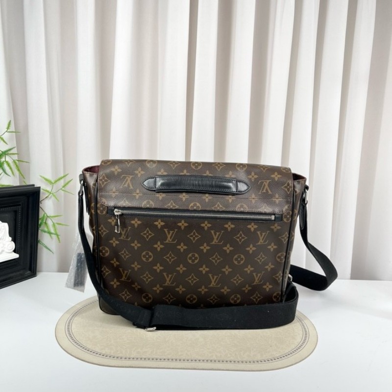 LV路易威登 劍橋系列男士包單肩斜挎郵差包 包身是經典的LV印花圖案 容量大可放文件筆記本電腦 肩帶可調節-6