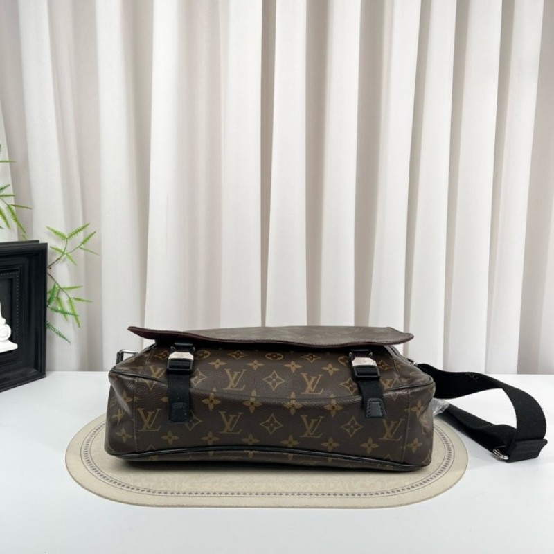 LV路易威登 劍橋系列男士包單肩斜挎郵差包 包身是經典的LV印花圖案 容量大可放文件筆記本電腦 肩帶可調節-7