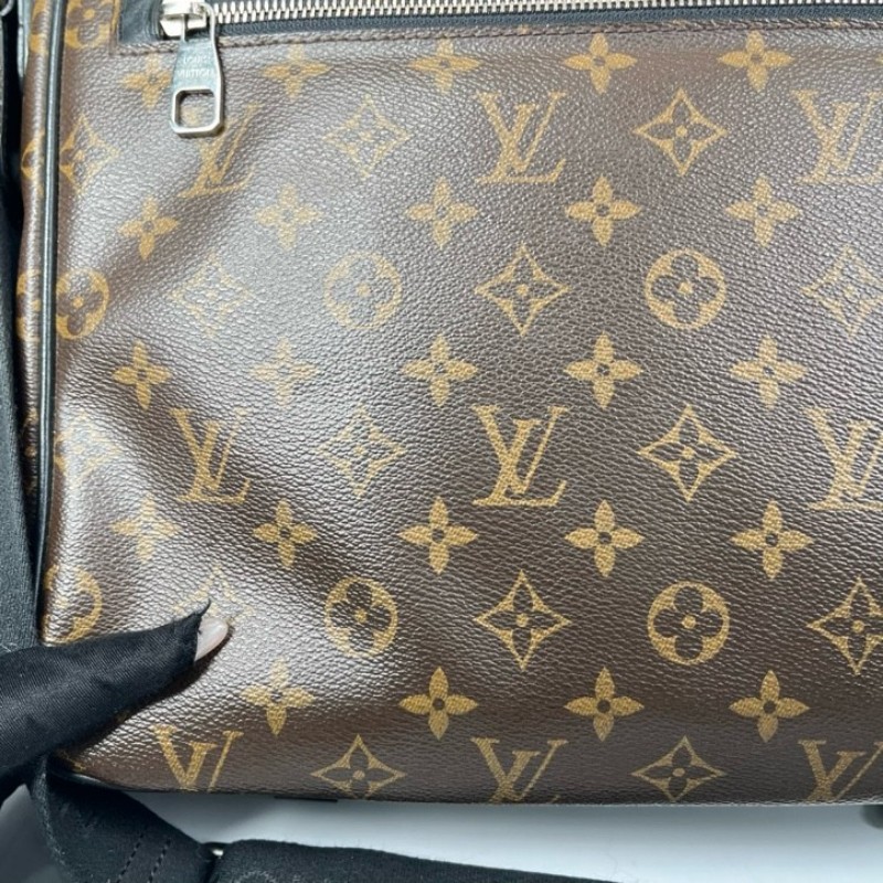 LV路易威登 劍橋系列男士包單肩斜挎郵差包 包身是經典的LV印花圖案 容量大可放文件筆記本電腦 肩帶可調節-10