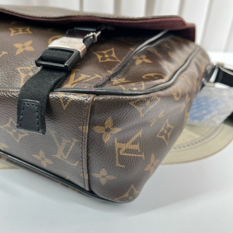 LV路易威登 劍橋系列男士包單肩斜挎郵差包 包身是經典的LV印花圖案 容量大可放文件筆記本電腦 肩帶可調節-11