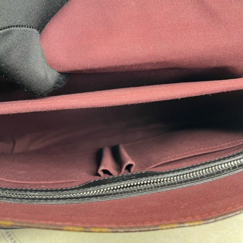 LV路易威登 劍橋系列男士包單肩斜挎郵差包 包身是經典的LV印花圖案 容量大可放文件筆記本電腦 肩帶可調節-16